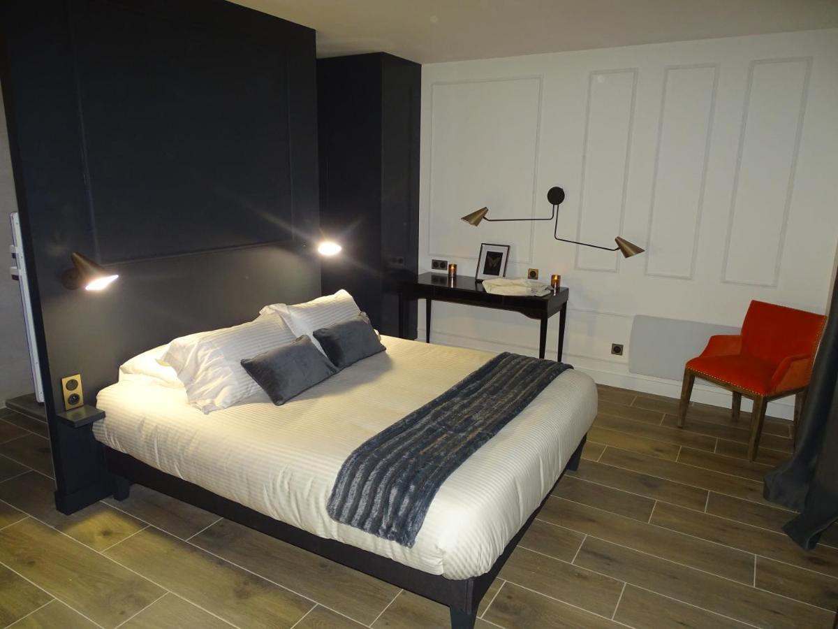 Villa Entiere Du Chateau Lacroix De Civrac 3 Ch, 3 Sdb, Piscine Xxl,Sauna, 4 Etoiles,7 Pers エクステリア 写真